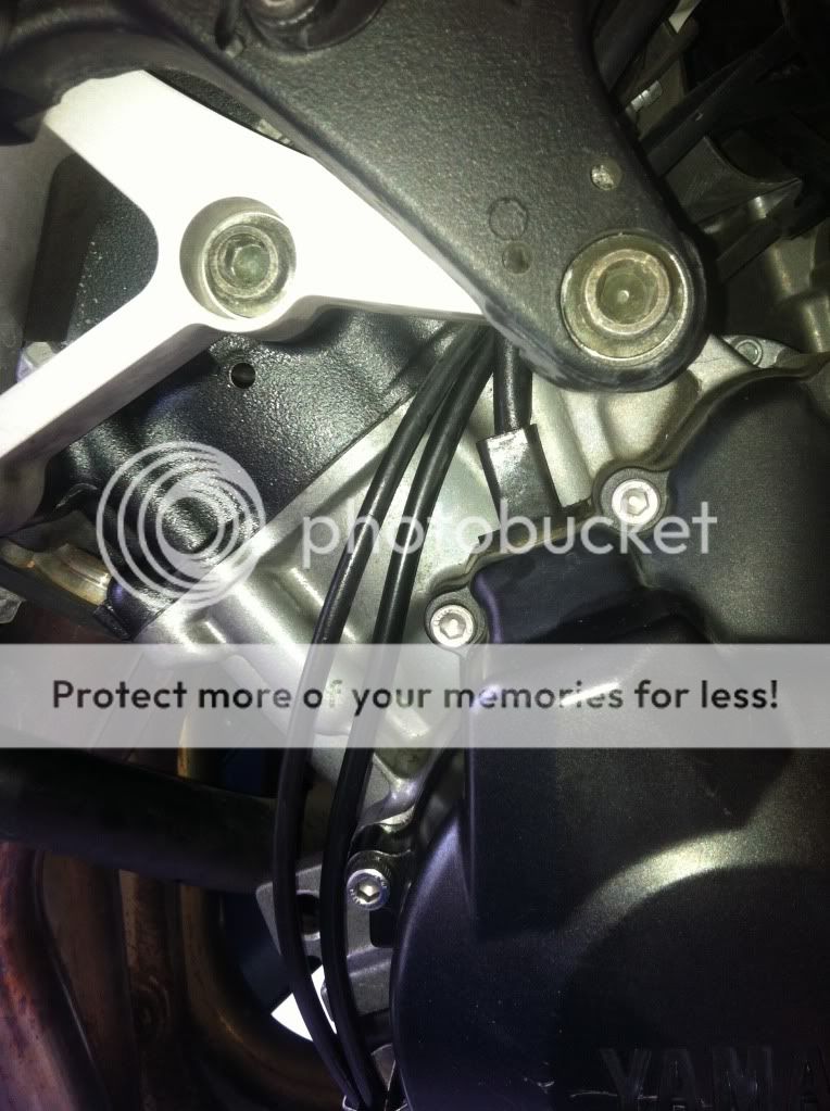 Oil Leak from hole in head.... Help me! Yamaha R6 Forum YZFR6 Forums