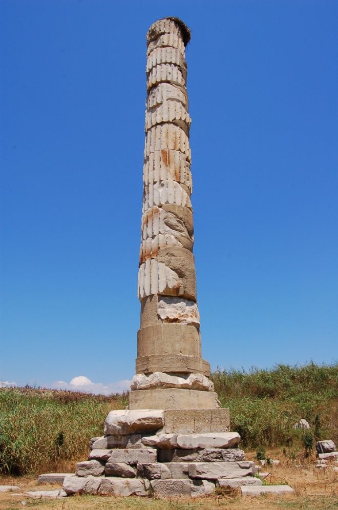 KUSADASI Y EFESO - TURQUIA: LA LUNA MENGUANTE Y LA ESTRELLA (7)